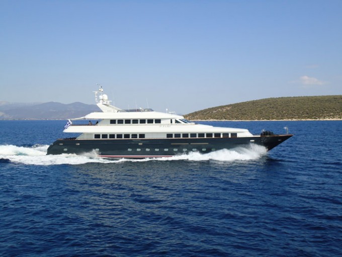 Motor yacht�O'PARI